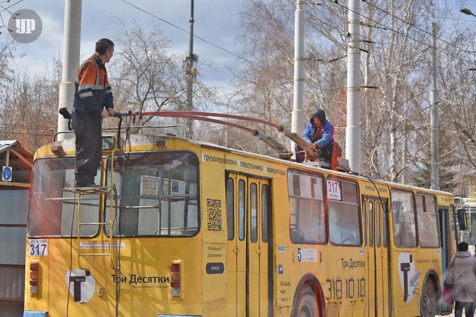 Троллейбус урал. Троллейбус. Белорусские троллейбусы. Троллейбус Екатеринбург. Троллейбус фото.