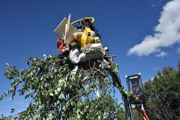 Свердловские коммунальщики вывезли со стихийных свалок 17 тысяч тонн мусора