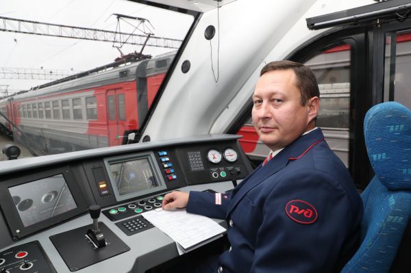 Локомотивы Свердловской магистрали дадут единый гудок по случаю Дня машиниста