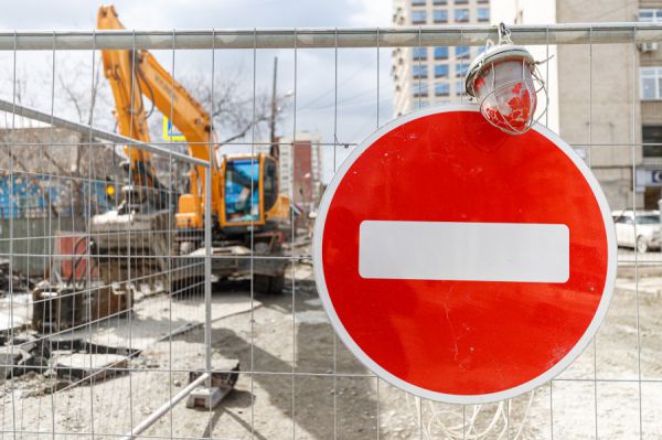 В Екатеринбурге строители сдвинули сроки перекрытия двух улиц
