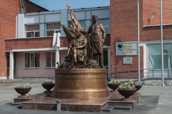 Свердловскому госпиталю для ветеранов войн присвоено имя легендарного врача Семена Спектора