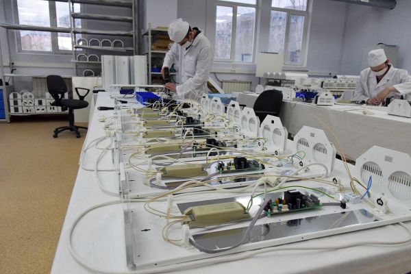 В пандемию уральский завод в десять  раз увеличил производство бактерицидных облучателей