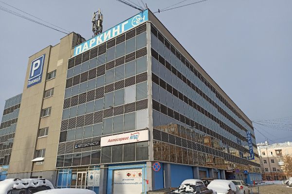 В Екатеринбурге паркинг за «Успенским» продают за 260 миллионов рублей