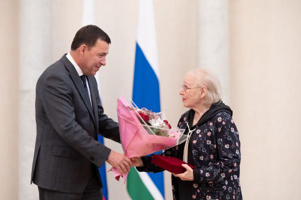 Губернатор Куйвашев вручил награды выдающимся уральцам