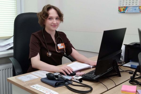 В 2025 году более 700 участковых терапевтов принято на работу в свердловские поликлиники