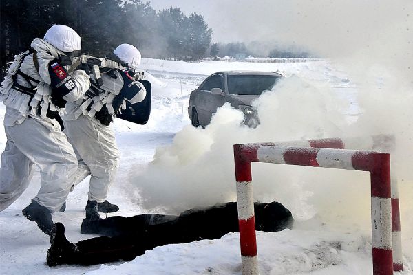 Фоторепортаж: в Екатеринбурге отразили нападение на пост военной полиции