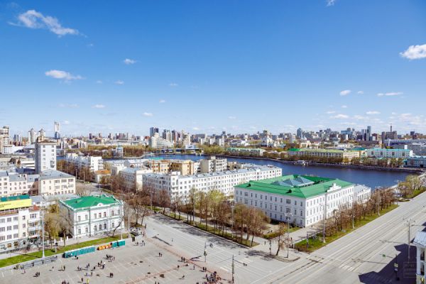 Власти Екатеринбурга выставили на торги 12 объектов недвижимости