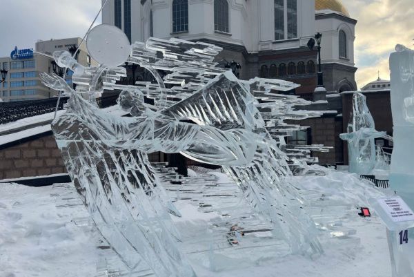 «Полет» на высоте. Названы победители фестиваля ледовой скульптуры «Вифлеемская звезда»