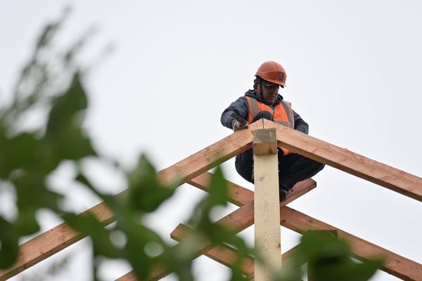 В Кушве строители завершают ремонт домов, пострадавших от урагана