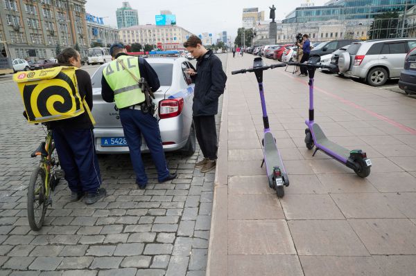 В Екатеринбурге оштрафовали 32 самокатчиков