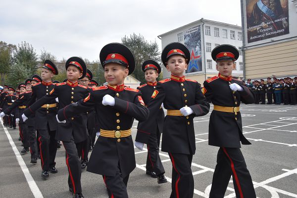 Фоторепортаж: как прошел День знаний в Суворовском училище