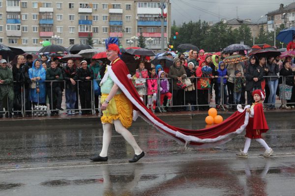 «Каннско-Уральский» карнавал прошел под проливным дождем
