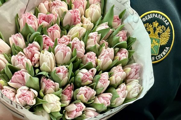 В Свердловскую область к 8 Марта завезли 900 тонн цветов
