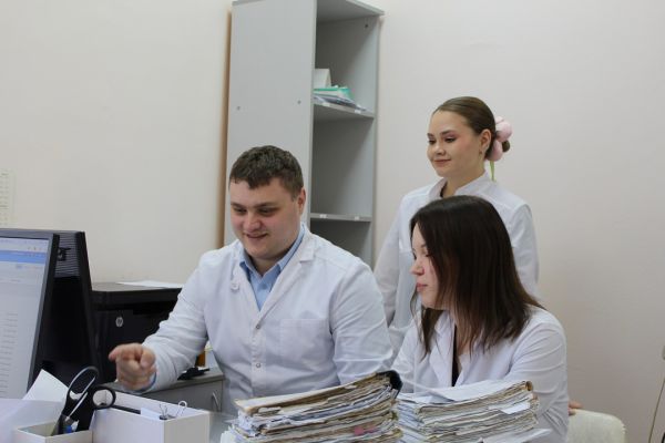 Два доктора и фельдшер пополнили ряды Североуральской ЦГБ