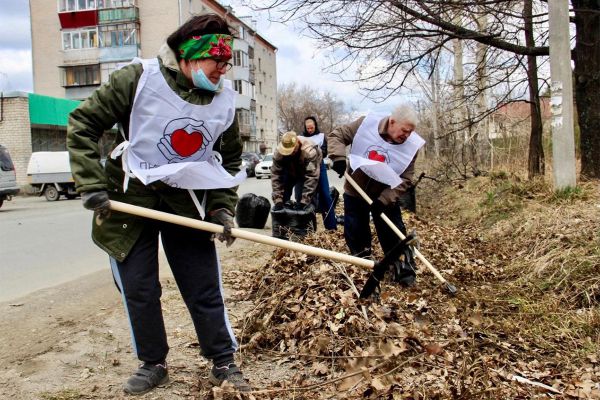 Свердловское отделение Партии пенсионеров начало серию эко-субботников в природных парках