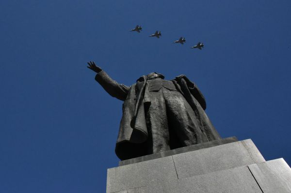 В Екатеринбурге в репетиции авиапарада Победы не участвовали вертолеты. Рассказываем, почему