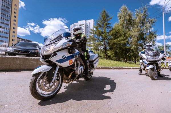 Екатеринбургских полицейских-мотоциклистов отправили в Первоуральск