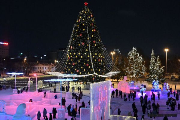 Снежная музыка: в Екатеринбурге открылся главный ледовый городок Среднего Урала