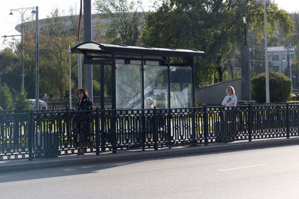 В Екатеринбурге уже в этом месяце появятся остановочные навесы
