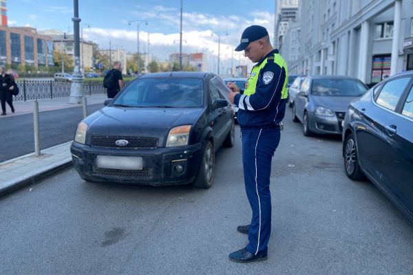 В Екатеринбурге 7-летний мальчик попал под колеса автомобиля на улице Татищева