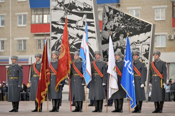 В Каменске-Уральском торжественно открыли стелу «Город трудовой доблести»