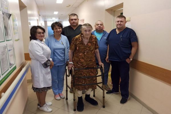 Уральские врачи поставили на ноги 96-летнюю пациентку с тяжелой травмой
