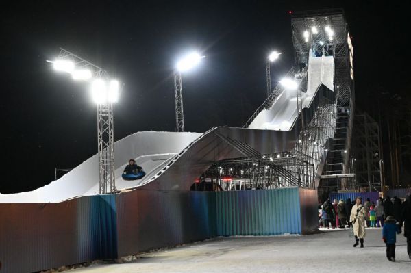 С вершины с ветерком: гигантская зимняя горка появилась в Екатеринбурге
