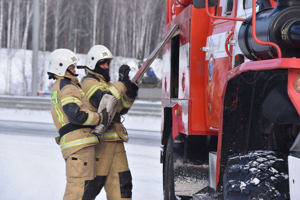 В Екатеринбурге на полном ходу вспыхнул автомобиль