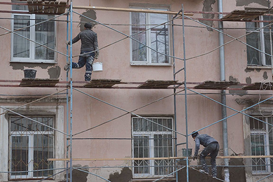 Г екатеринбург капитальный ремонт. Новосибирск порча фасада жилого дома.