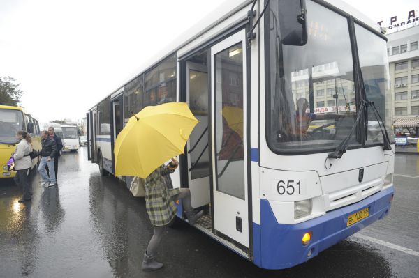 Екатеринбургских автохамов будут вычислять при помощи городских автобусов