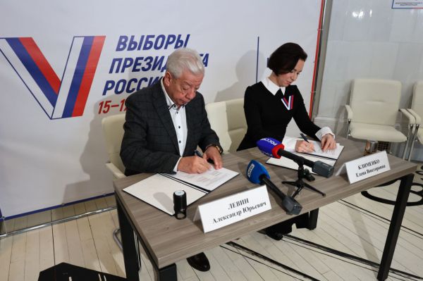 В Екатеринбурге в Доме журналистов открыли учебный избирательный участок