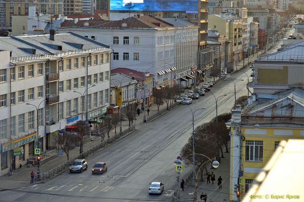 В Екатеринбурге продают офис Сбербанка с памятником Ленину