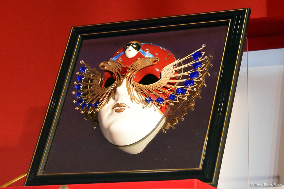 Золотая маска театра