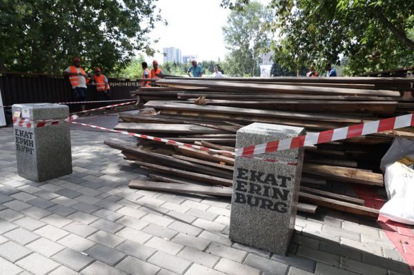 В Екатеринбурге начался ремонт моста через Исеть, ведущего в Дендропарк у «Гринвича»