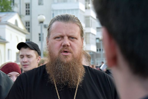 Свердловский священник Максим Миняйло рассказал, из-за чего снижается рождаемость