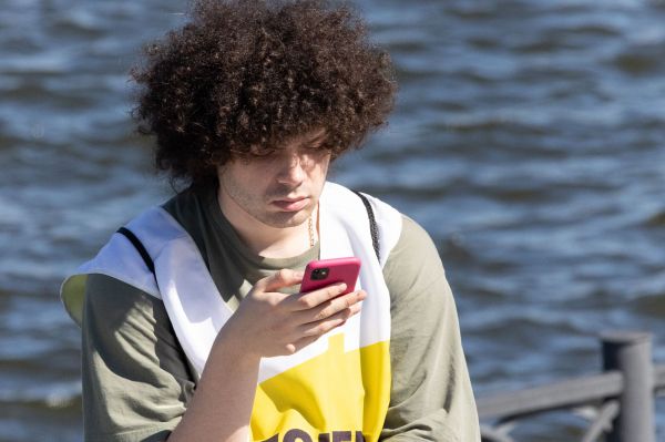 Мошенники звонят с московских номеров: новая схема кражи СМС-кодов