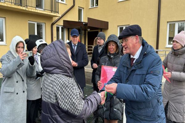 В Монетном жильцы аварийных домов получили ключи от новых квартир