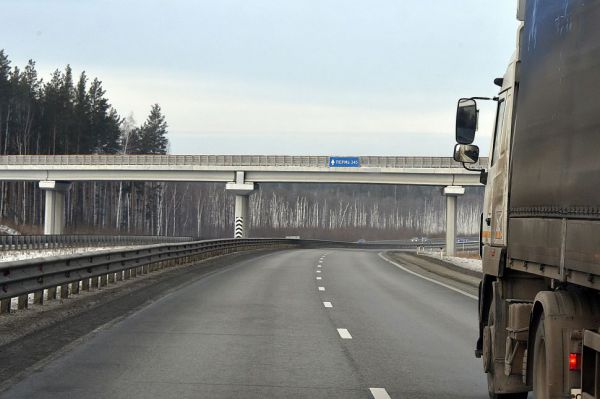 Для монтажа пешеходного моста строители перекроют ЕКАД