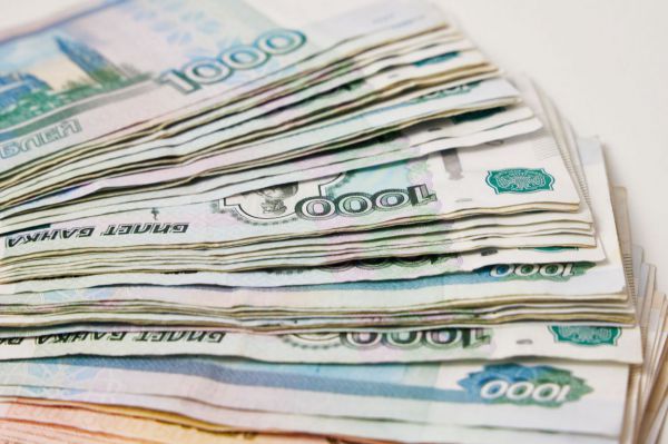 Свердловчане в два раза чаще стали занимать деньги до зарплаты