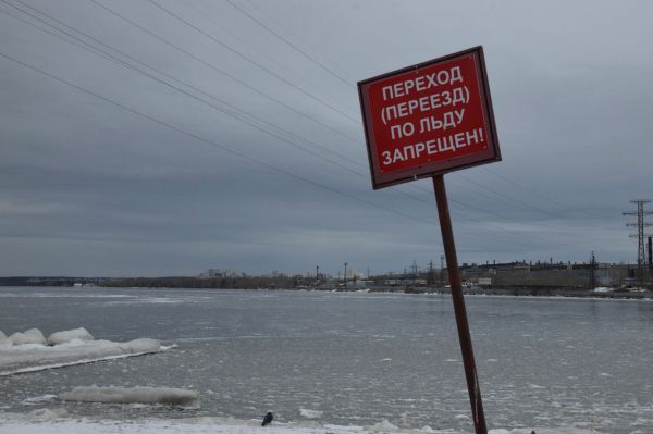 Куда спешат дураки: что заставляет людей выходить на проваливающийся лёд