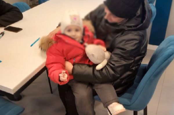 В Свердловской области приставы нашли девочку, которую похитил ее отец