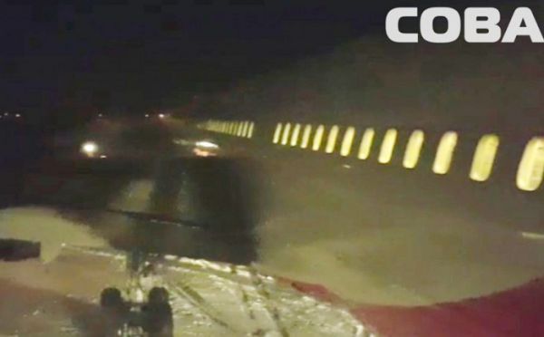 Boeing в Кольцово выкатился за пределы полосы из-за ошибки пилота
