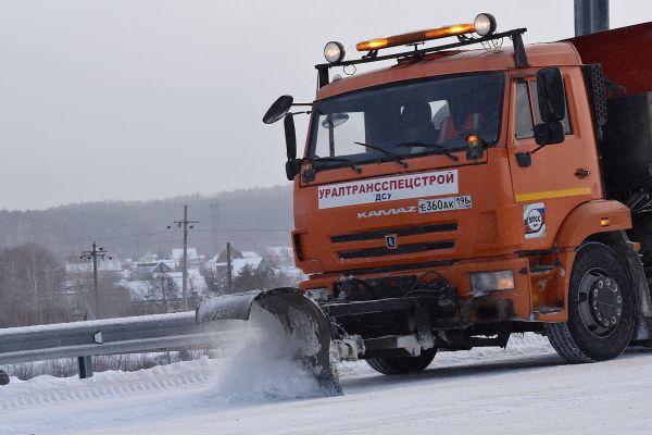 По улицам Екатеринбурга за сутки рассыпали 73 тонны реагентов