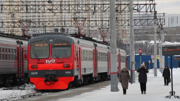 Все уедем: в новогодние праздники на СвЖД будут курсировать дополнительные электрички