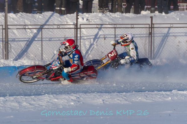 В Каменске-Уральском официально стартовал российский сезон мотогонок на льду