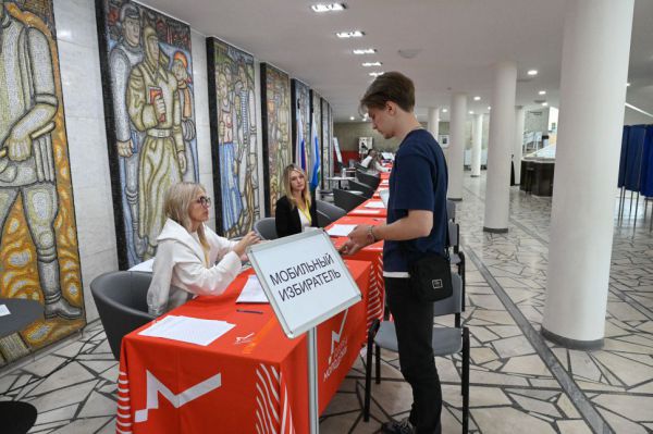 Выборы губернатора проходят спокойно и без нарушений: в Свердловской области — второй день голосования
