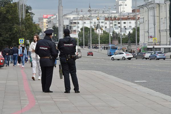 Полицейские Екатеринбурга по телефону убедили вернуться домой сбежавшую девочку