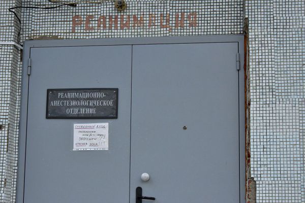 Прокуратура взяла на контроль расследование стрельбы возле ковидной реанимации в Асбесте