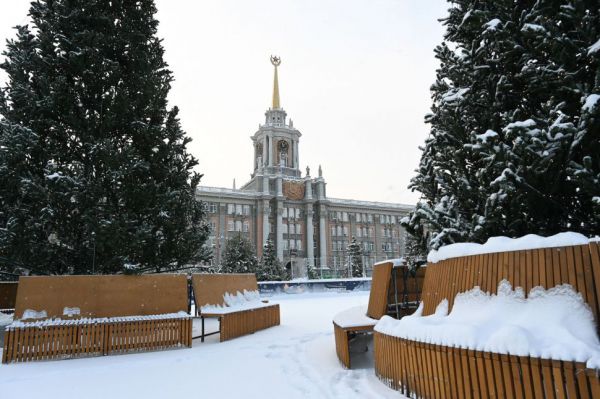 Каток на площади 1905 года в Екатеринбурге готов к открытию
