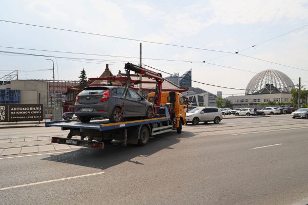 В Екатеринбурге разработают порядок эвакуации брошенных автомобилей